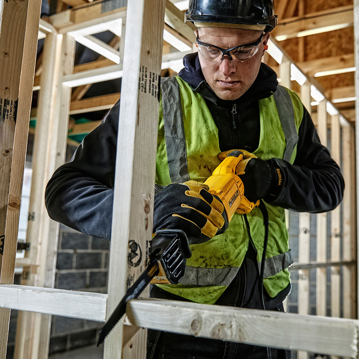    Dewalt DWE305PK-QS 1100 Watt Profesyonel Tilki Kuyruğu Testere  