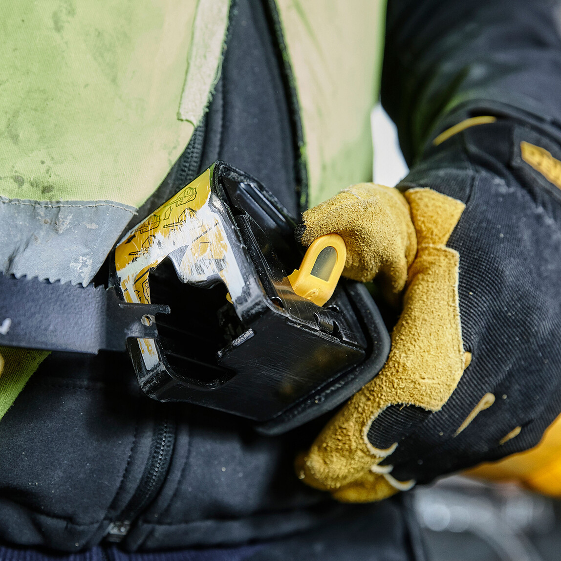    Dewalt DWE305PK-QS 1100 Watt Profesyonel Tilki Kuyruğu Testere  