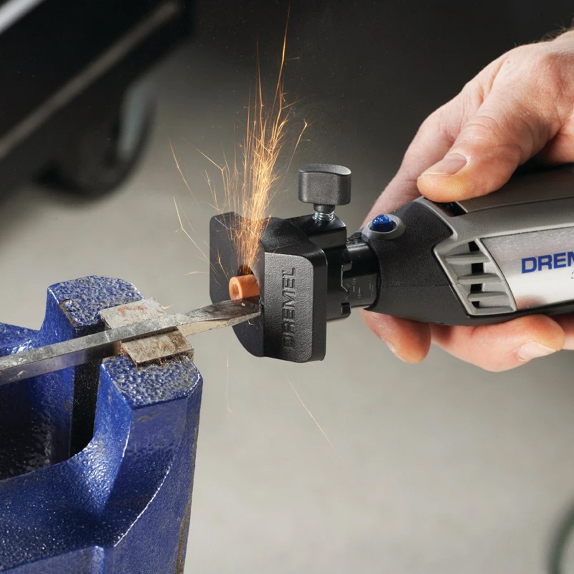    Dremel 3000 F0133000JC 130W 15 Parça Aksesuarlı Çok Amaçlı El Motoru 