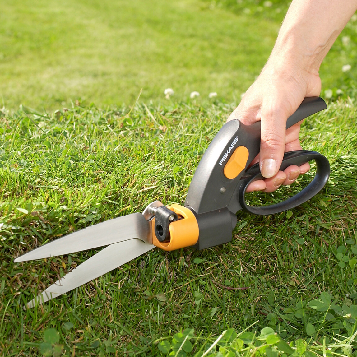    Fiskars Çim Makası Servo Sistem 113680  