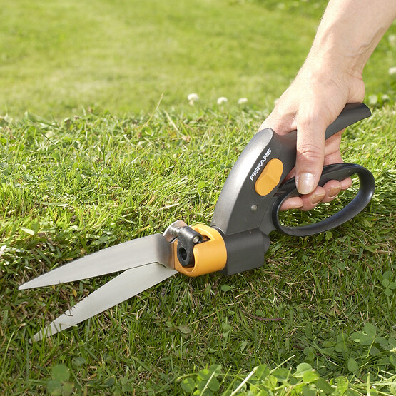 Fiskars Çim Makası Servo Sistem 113680 