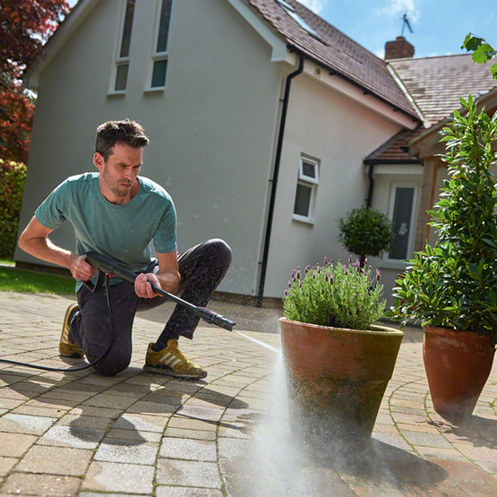 Bosch Universal Aquatak 135 bar Yüksek Basınçlı Yıkama Makinesi  