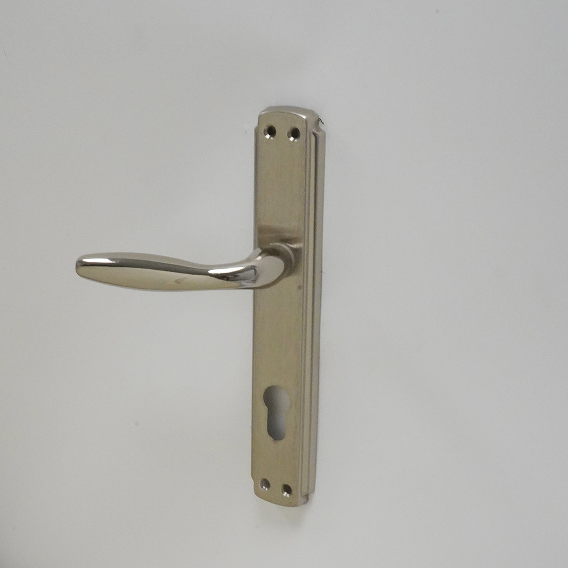    Portaferm Onca Yale Kapıkolu Sol Saten-Nikel  