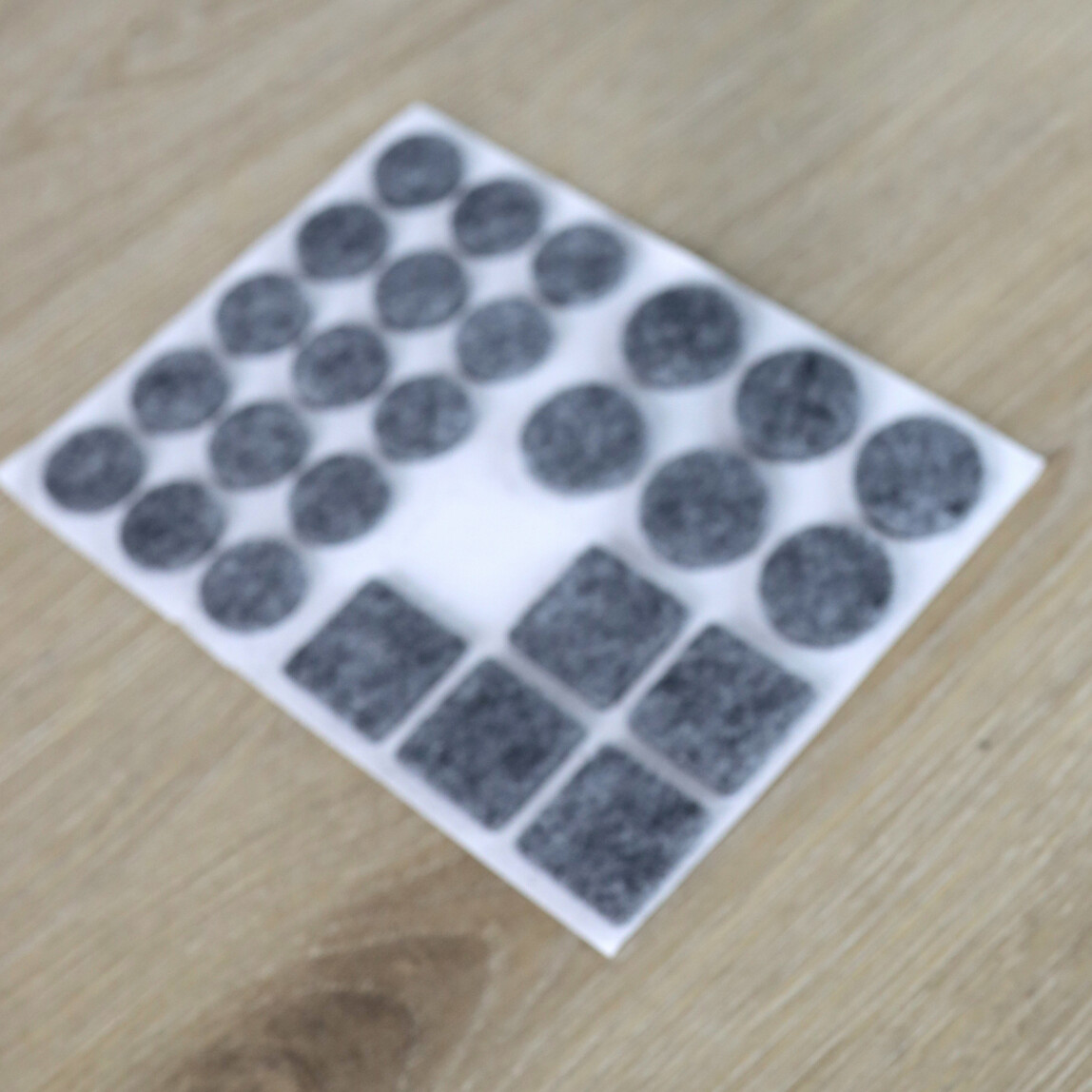    Home Puzzle Gri Keçe Seti 27 Adet 25mm 6Ad/20mm 15Ad/25x25mm 6Ad  