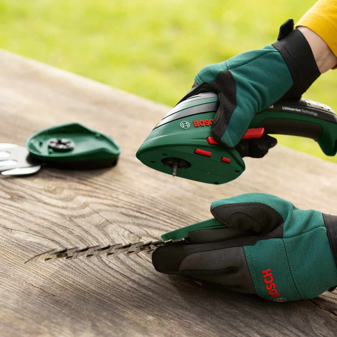    Bosch Isio III Akülü Çit Kesme Makinesi 