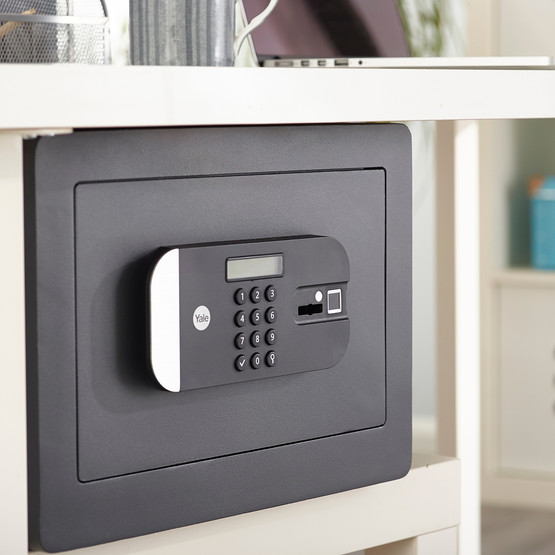 Yale Maksimum Güvenlikli Parmak İzli Motorlu Kasa Ev Tipi 