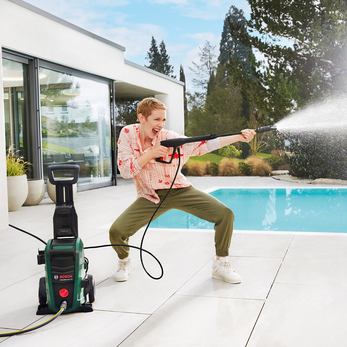    Bosch Universal Aquatak 130 bar Yüksek Basınçlı Yıkama Makinesi 