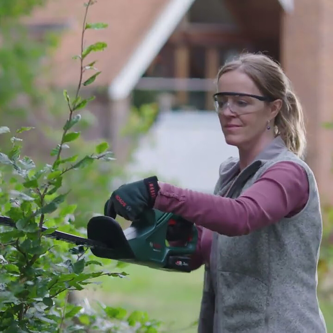    Bosch Easyhedgecut 18-45 Solo Akülü Çit Kesme Makinesi (Akü ve Şarj Cihazı Dahil Değildir) 