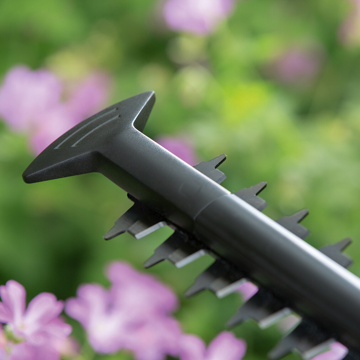    Bosch Easyhedgecut 18-45 Solo Akülü Çit Kesme Makinesi (Akü ve Şarj Cihazı Dahil Değildir) 