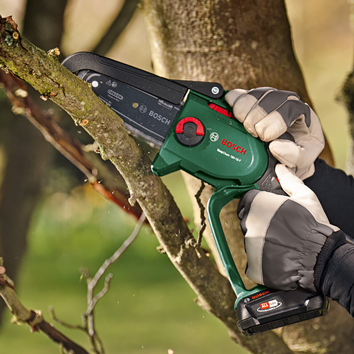    Bosch EasyChain 18V-15-7 Solo Akülü Ağaç Kesme Makinesi (Akü ve Şarj Cihazı Dahil Değildir) 