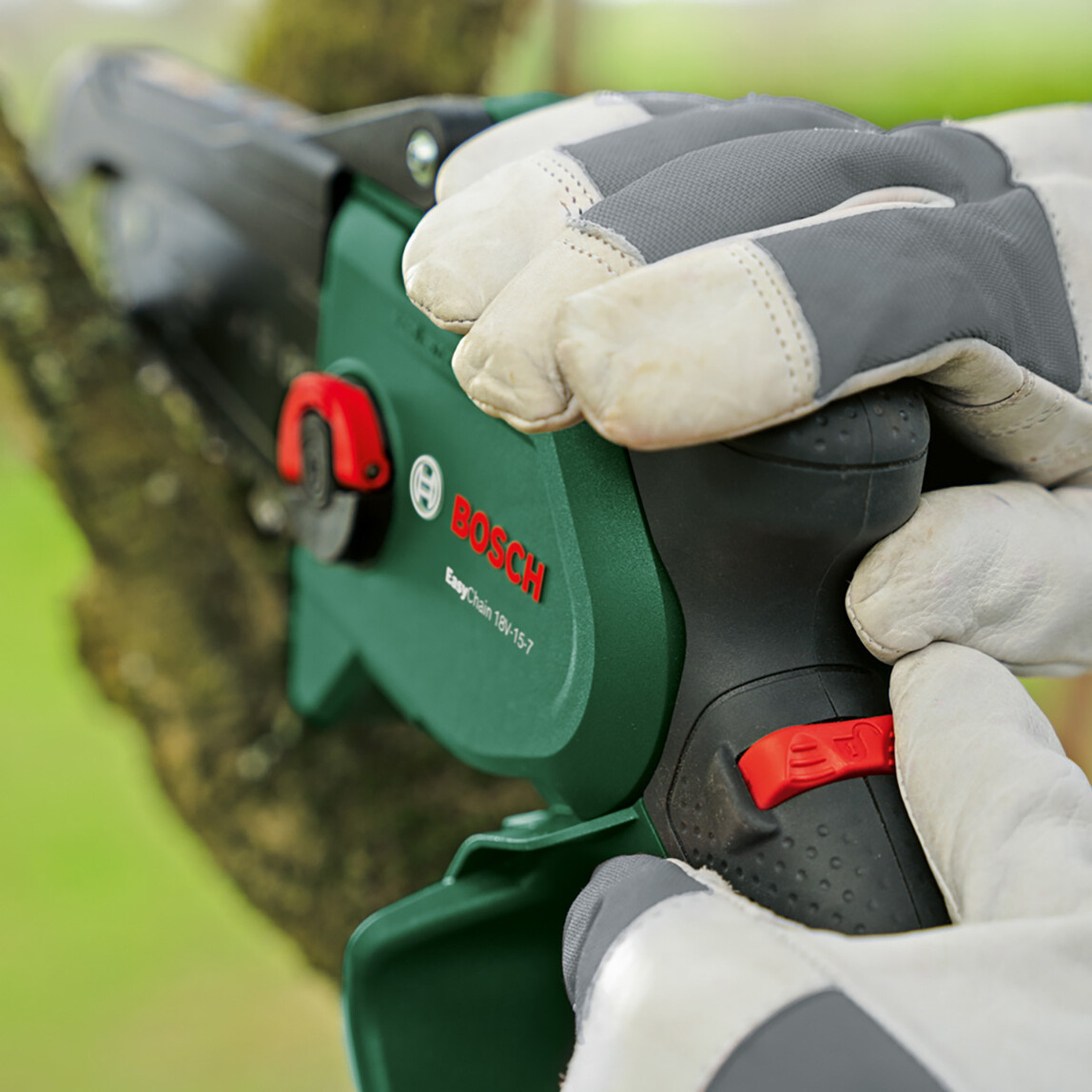    Bosch EasyChain 18V-15-7 Solo Akülü Ağaç Kesme Makinesi (Akü ve Şarj Cihazı Dahil Değildir) 