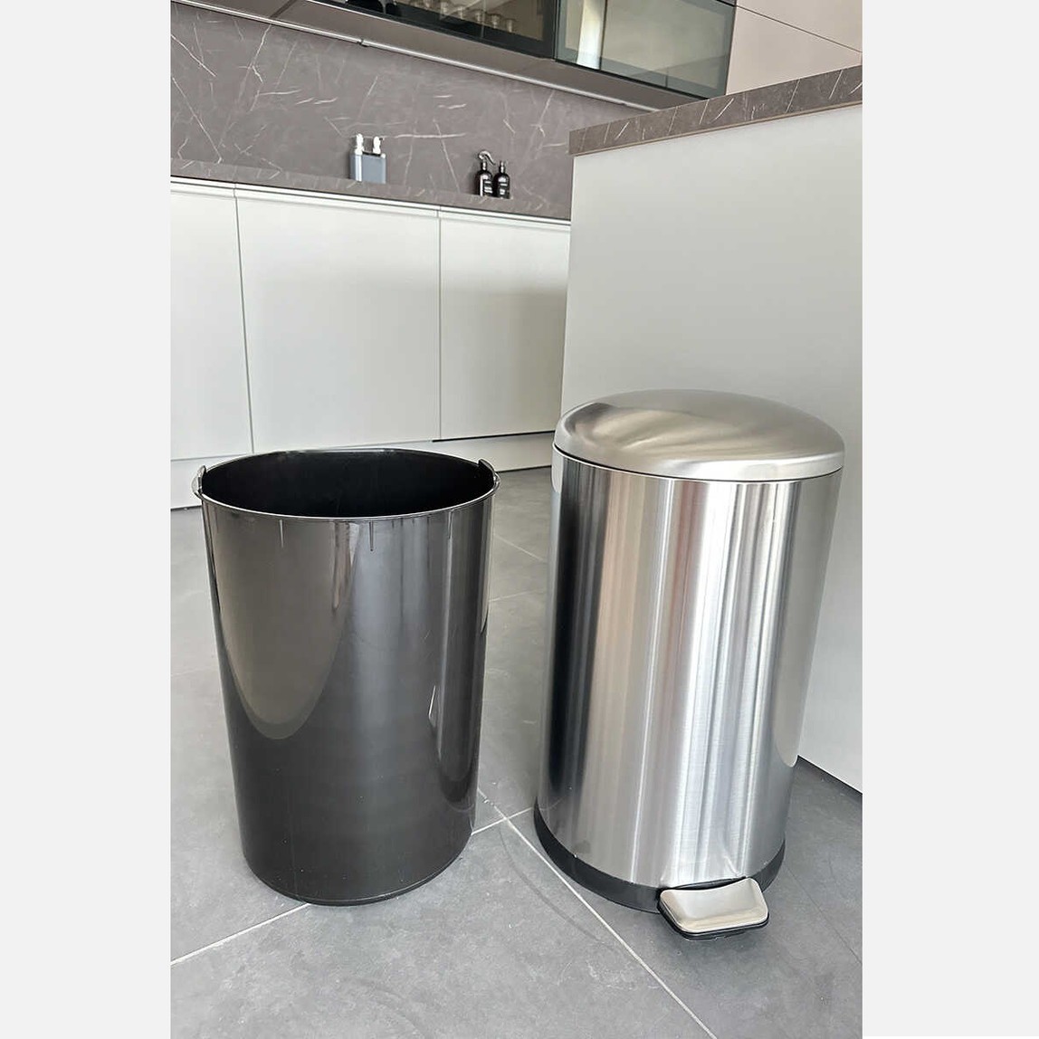    Primanova Bombe Kapaklı Çelik Çöp Kovası 30L 