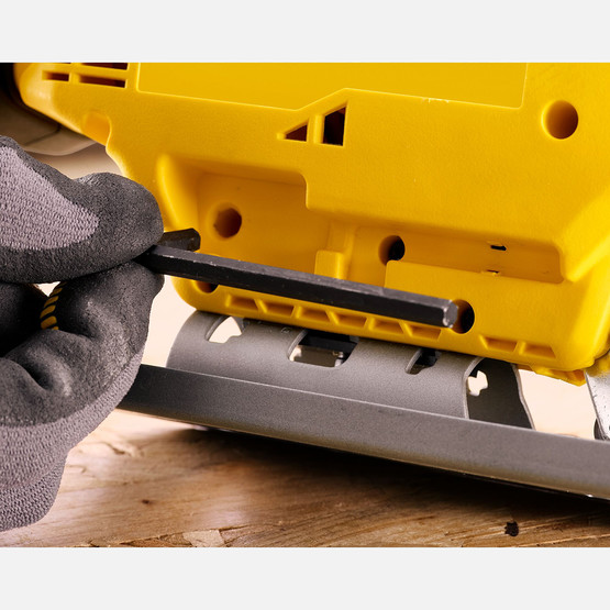 Stanley SFMCK412MDS-QW 18V 4'lü Makine Seti (Akülü Matkap, Daire Testere, Dekupaj Testere, Ekzantrik Zımpara)