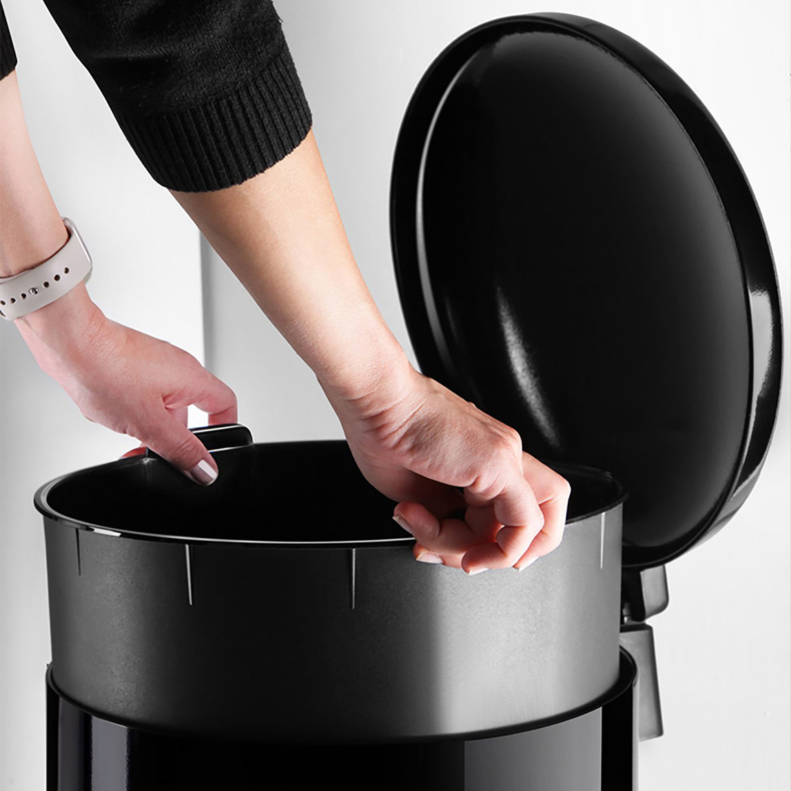    Bombe Kapaklı Çöp Kovası 40L Mat Siyah 