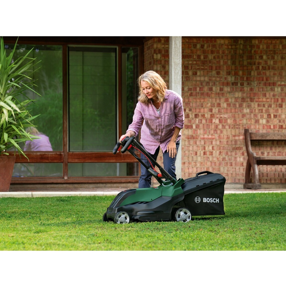    Bosch Advanced Rotak 44-750 Çim Biçme Makinesi 