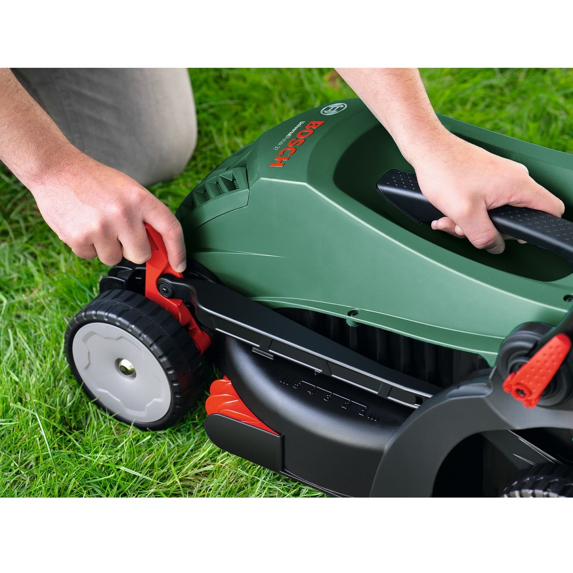    Bosch Universal Rotak 37-555 Çim Biçme Makinesi 