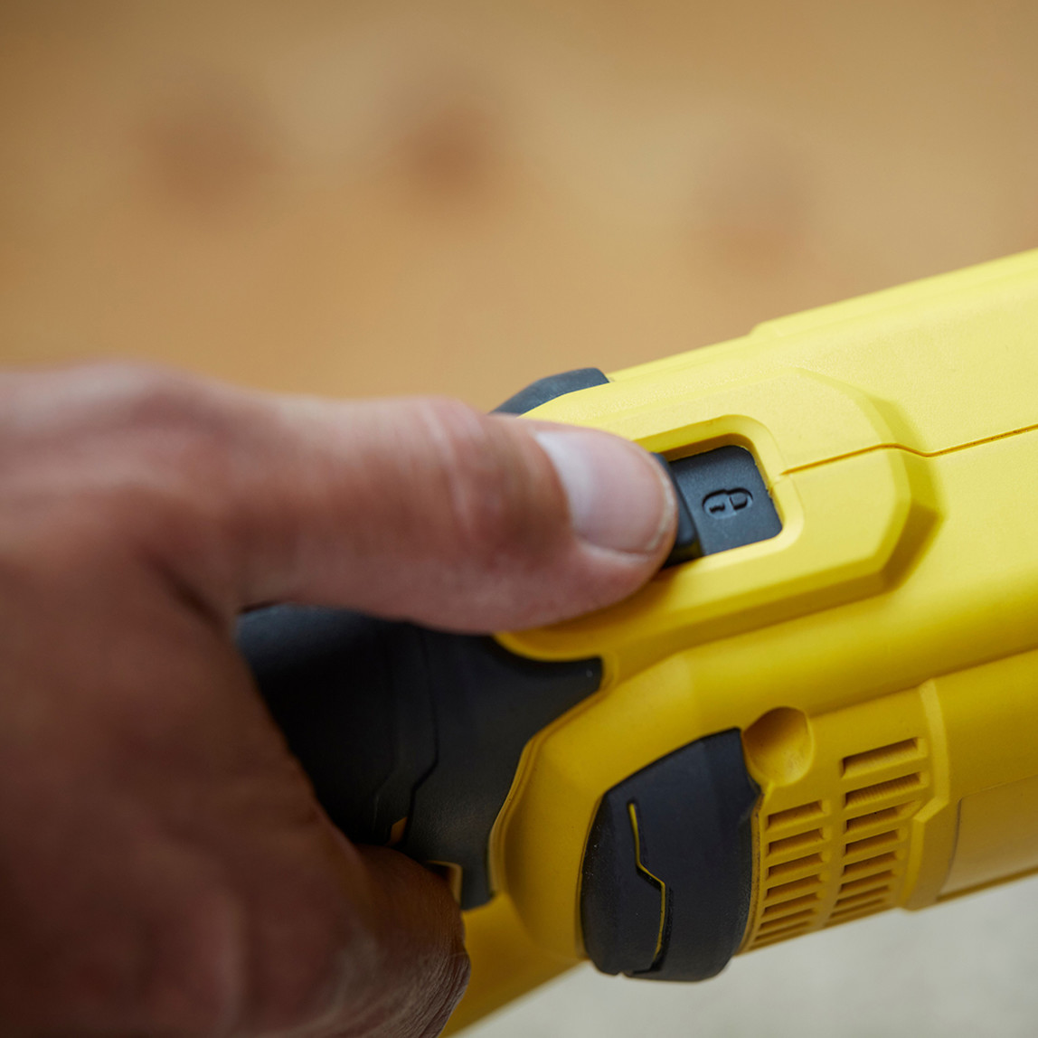    Stanley Sfmcg400B-Xj 18V Solo Avuç Taşlama Makinesi (Akü ve Şarj Cihazı Dahil Değildir.) 