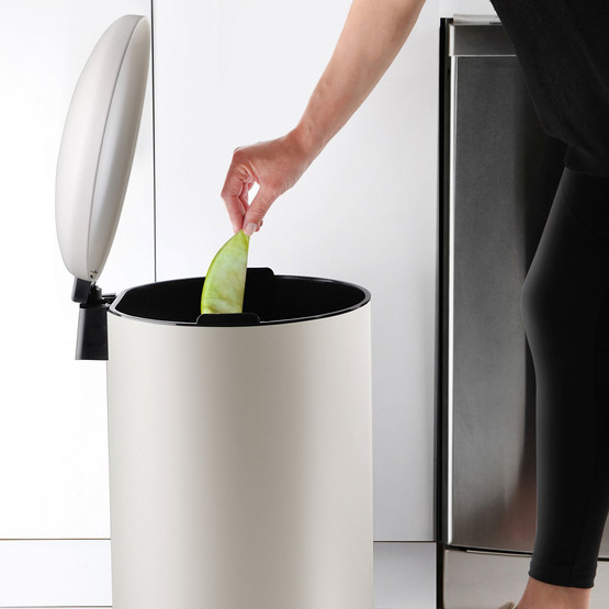 Bombe Kapaklı Çöp Kovası 30L Mat Bej