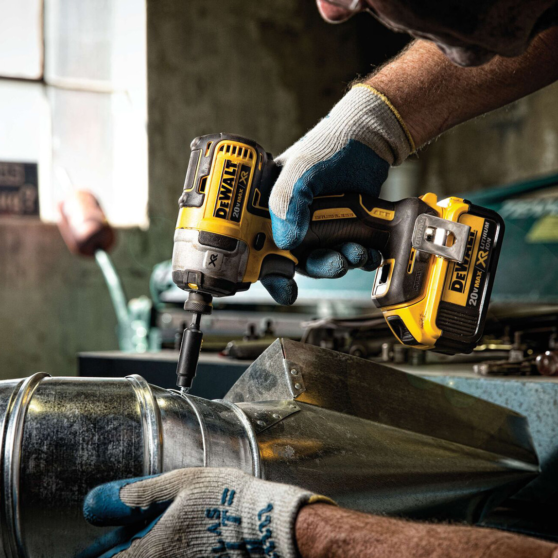    Dewalt DCK305P2T-QW 18V 5 Ah. Kömürsüz Makine Seti  