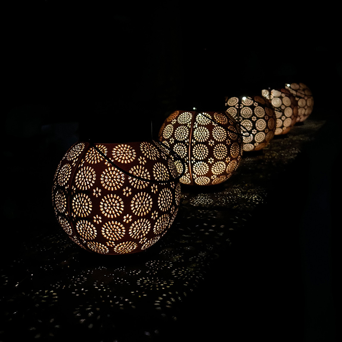    Greentech GT-SL26G Güneş Enerjili 223 Cob Ledli, Hareket Sensörlü 3 Taraflı Aydınlatma 