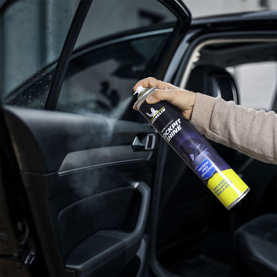    Michelin MC34358 750ml Torpido ve Kokpit Parlatma ve Bakım Spreyi Çilek Aromalı 