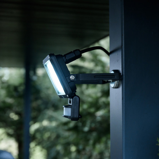  LED Dış Mekan Hareket Sensörlü Projektör - 2300 lm, IP65, 6500K
