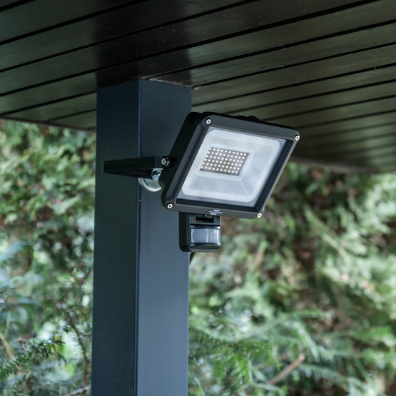 LED Dış Mekan Hareket Sensörlü Projektör - 3450 lm, IP65, 6500K

