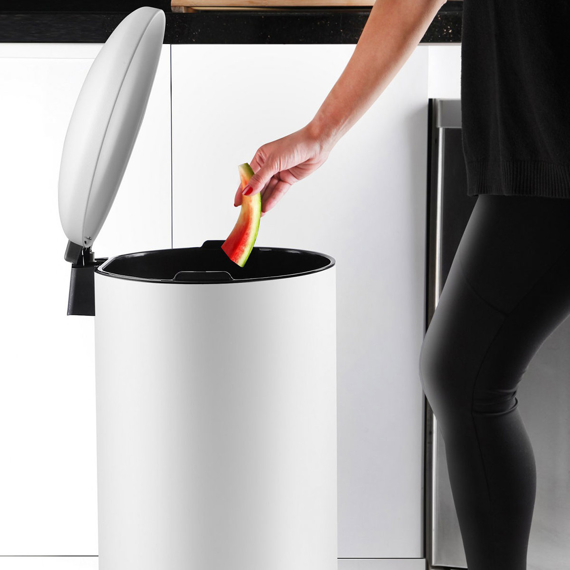    Bombe Kapaklı Çöp Kovası 40L Mat Beyaz 