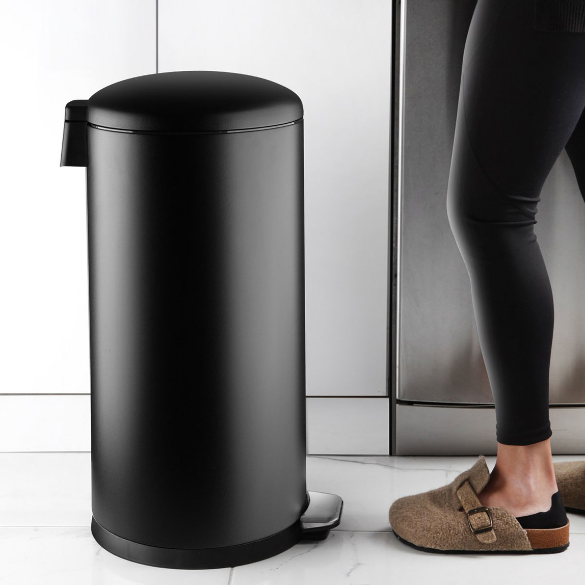    Bombe Kapaklı Çöp Kovası 40L Mat Siyah 