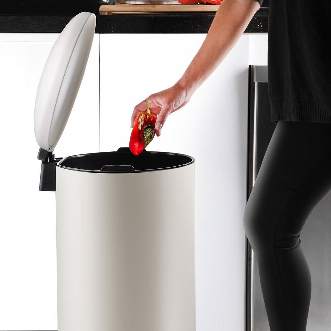    Bombe Kapaklı Çöp Kovası 40L Mat Bej 