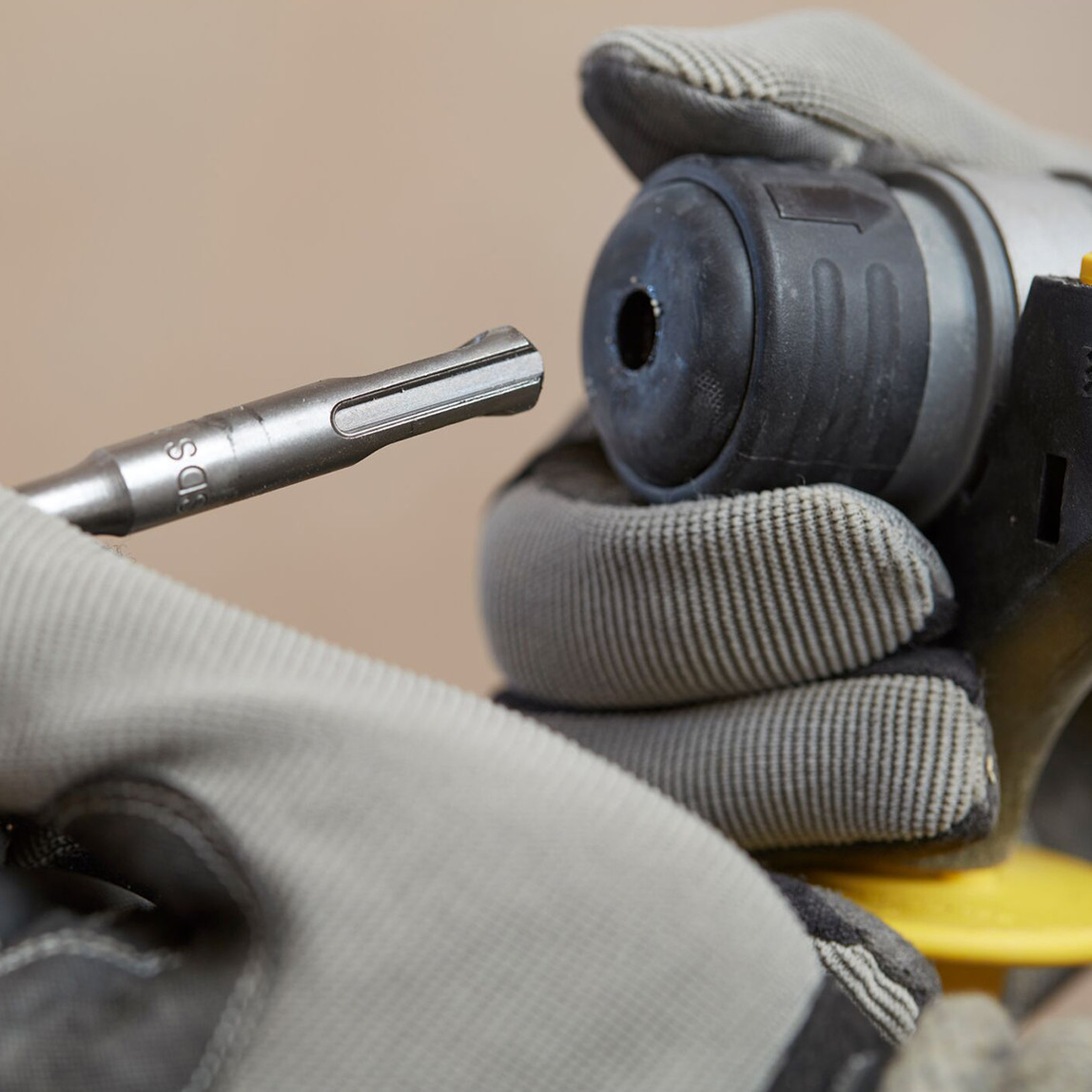    Stanley Fatmax SFMCH900B-XJ V20 18V Kömürsüz Kırıcı-Delici (Solo)(Akü ve Şarj Cihazı Dahil Değildir.) 