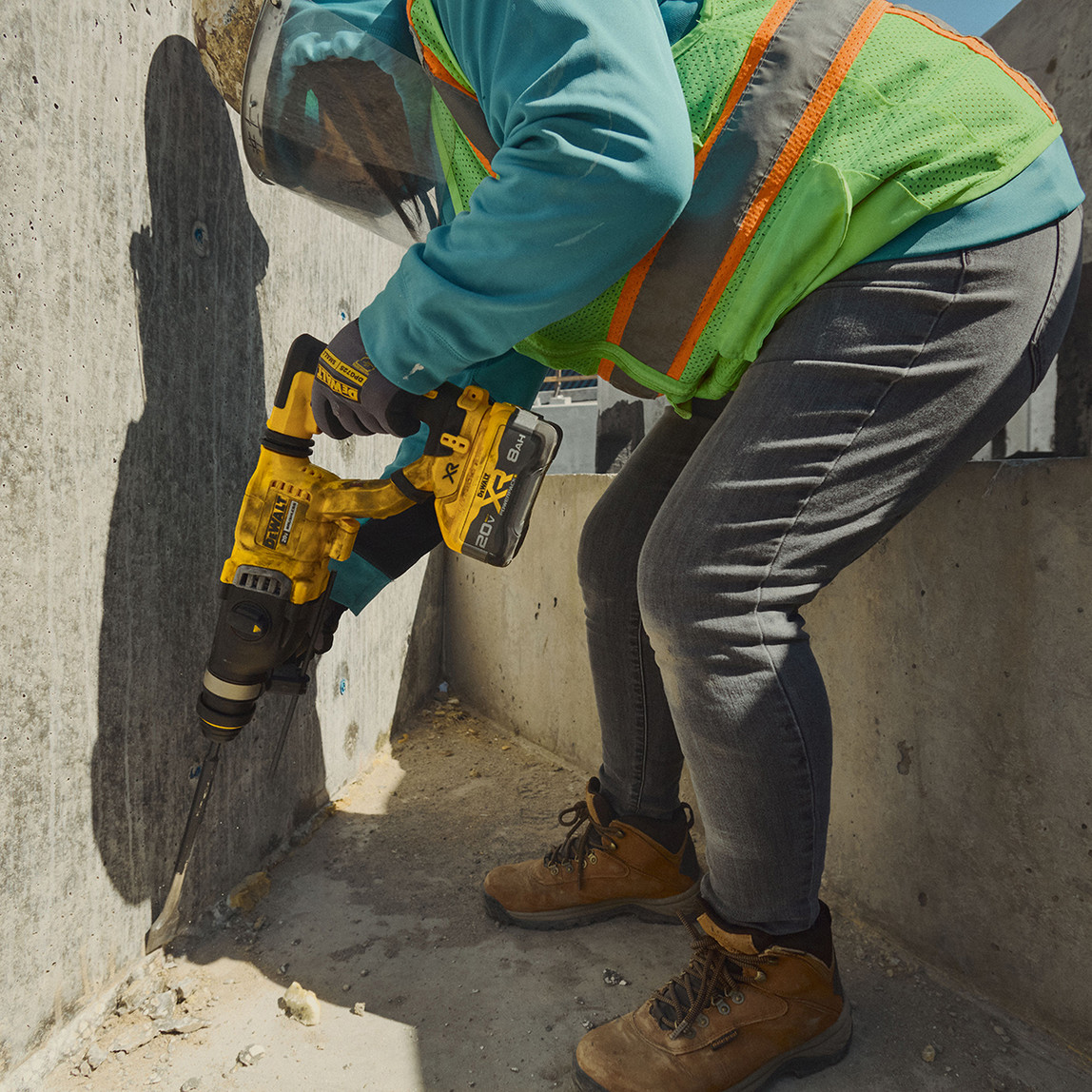    Dewalt DCH263P1 SDS-Plus Darbeli Kırıcı-Delici Matkap (1 x 18V 5Ah Akü + Şarj Cihazı Dahil) 