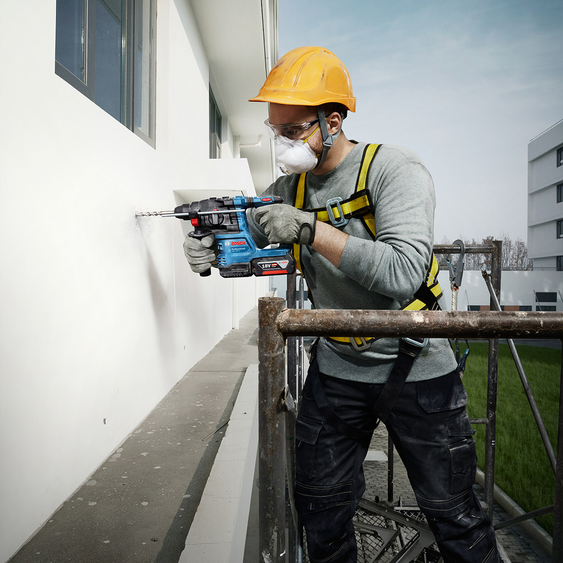    Bosch GSR18V45+GWS18V8+GBH18V22+2x4Ah+GAL18V40 Profesyonel Makine Seti   