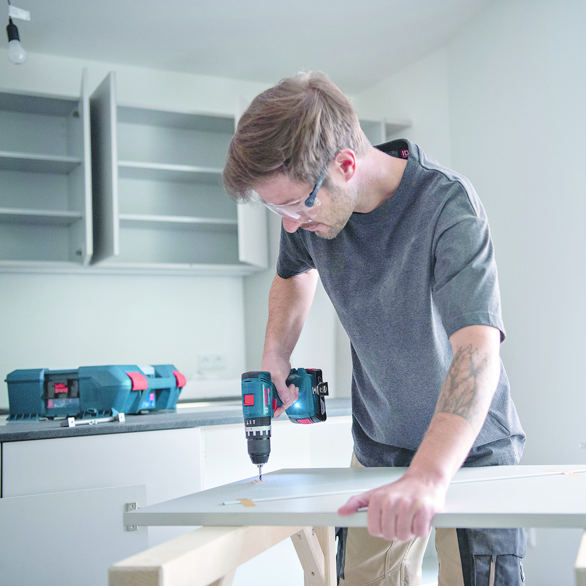    Bosch GSB 18V-45 2 xGBA 18V 2.0Ah Akülü Vidalama (63 Parça Aksesuar Setli) 