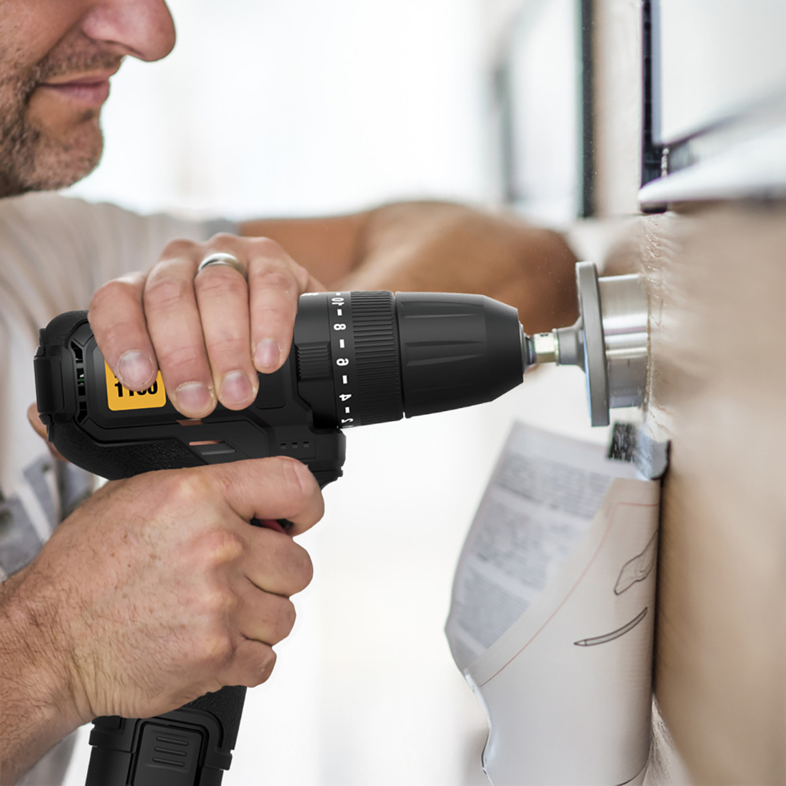    CAT DX1160 12Volt/2.0Ah Li-ion Çift Akülü Kömürsüz Profesyonel Şarjlı Darbeli Matkap + DA01901 32 Parça Aksesuar Seti 